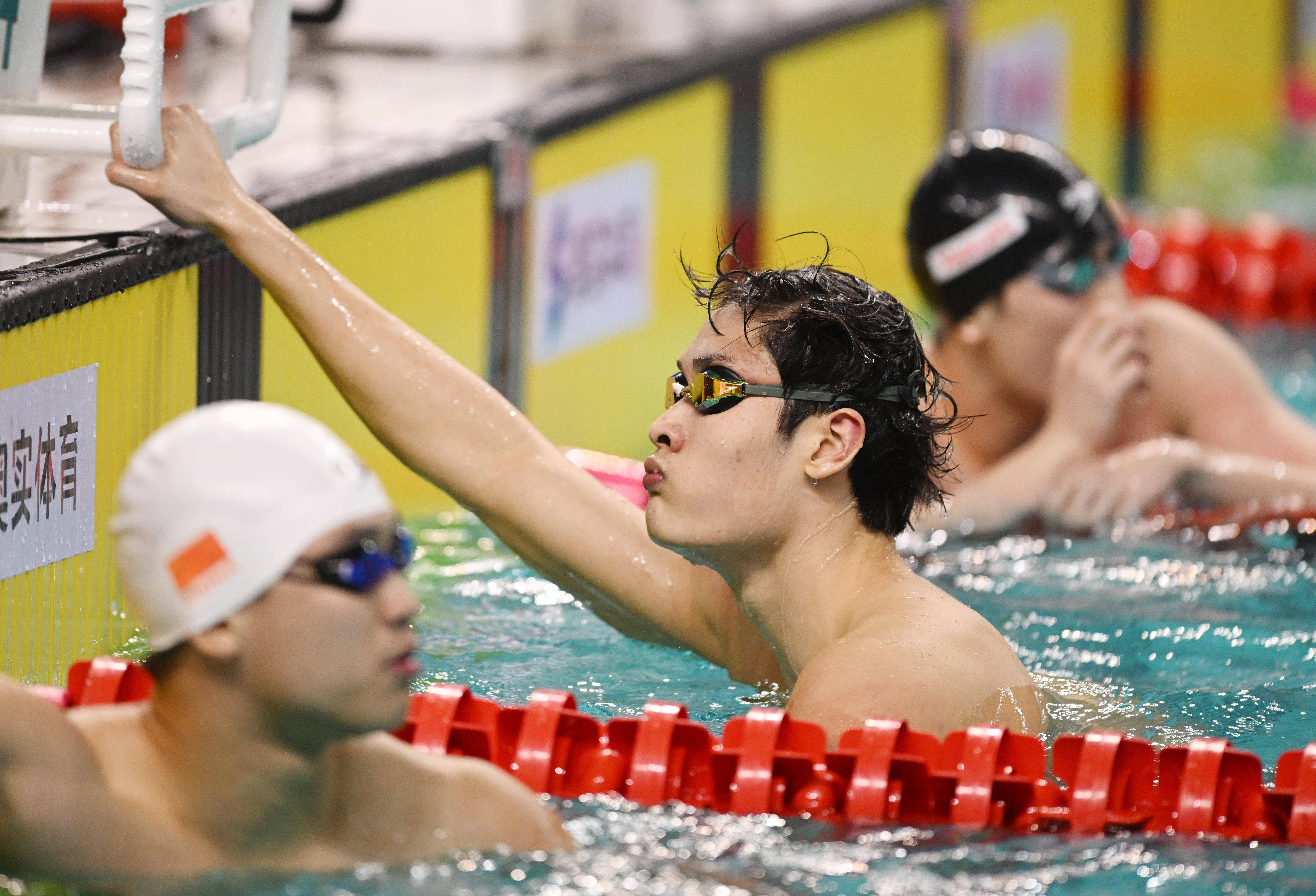 游泳决赛震撼开打，巅峰对决引爆全场