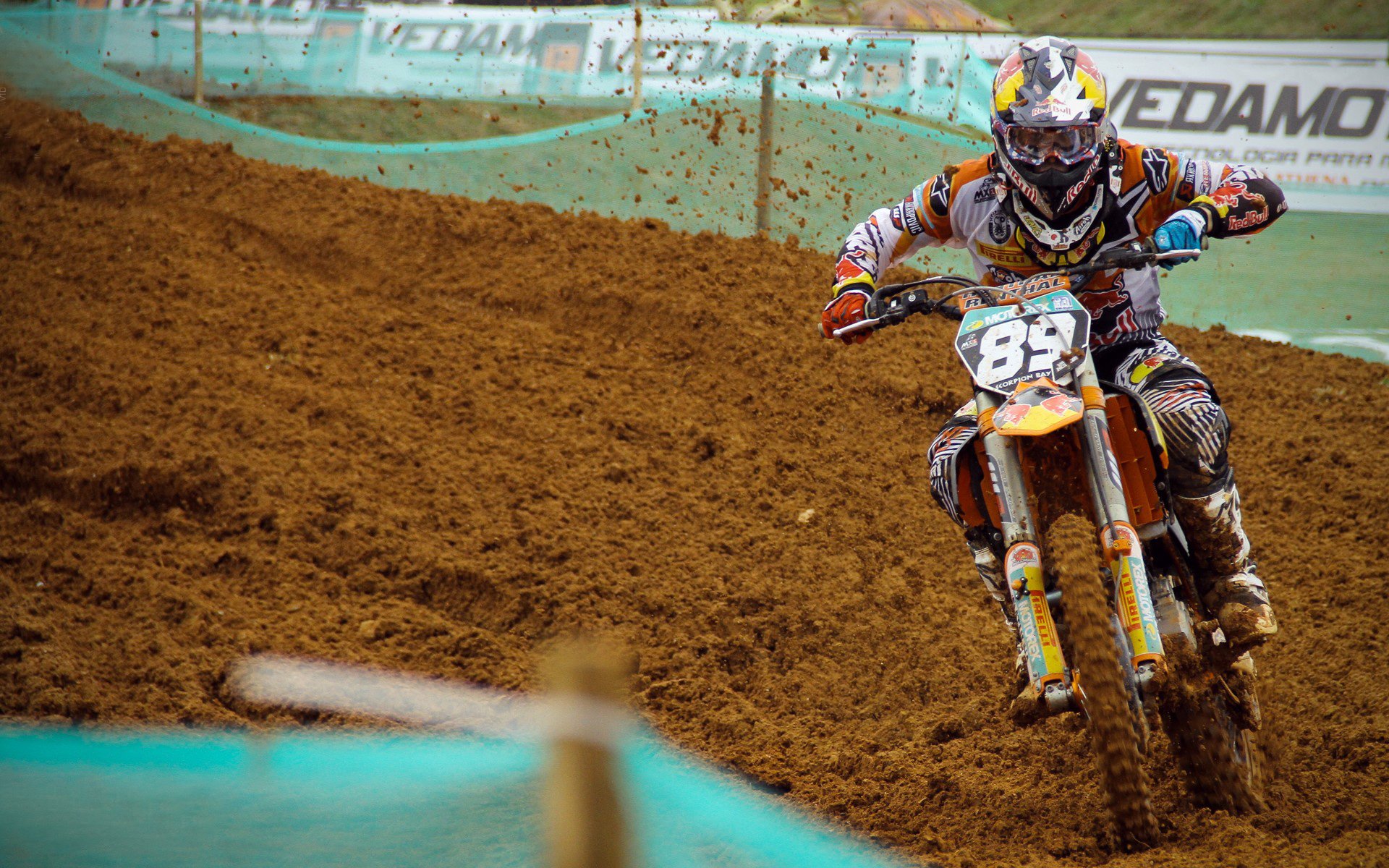 绝对统治，绿茵场上的完胜与赛道上的独舞，现代体育的唯一真谛